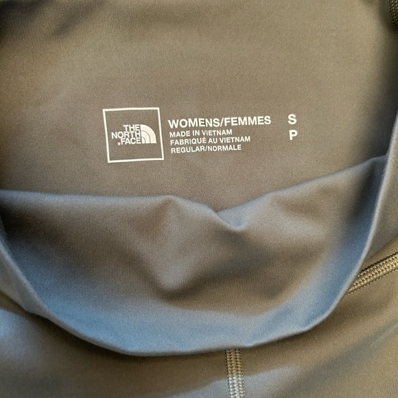 The North Face Motivation high rise fitted short with logo on left thigh Sz-S O8 - Picture 6 of 12